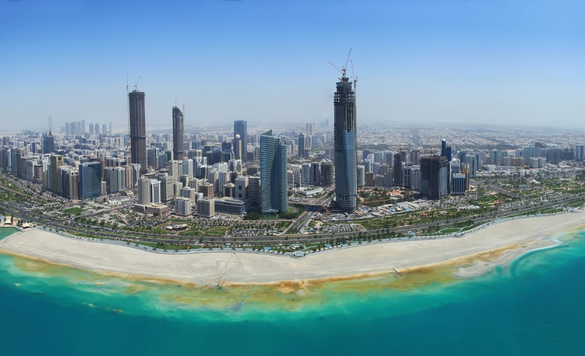 Reguladores financeiros do emirado de Abu Dhabi publicaram um documento explicando sua posição em relação às criptomoedas e às ofertas iniciais de moedas (ICO). O primeiro será tratado como "bens", e uma parte significativa deste último será legalizada como "investimentos condicionais".